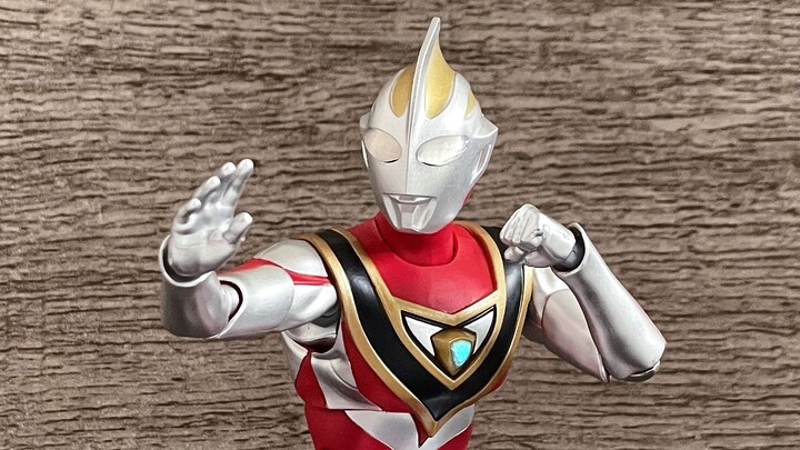 Người mẹ trái đất này có tất cả bí mật - tác phẩm điêu khắc xương thật Ultraman Gaia V2 rất dễ chơi