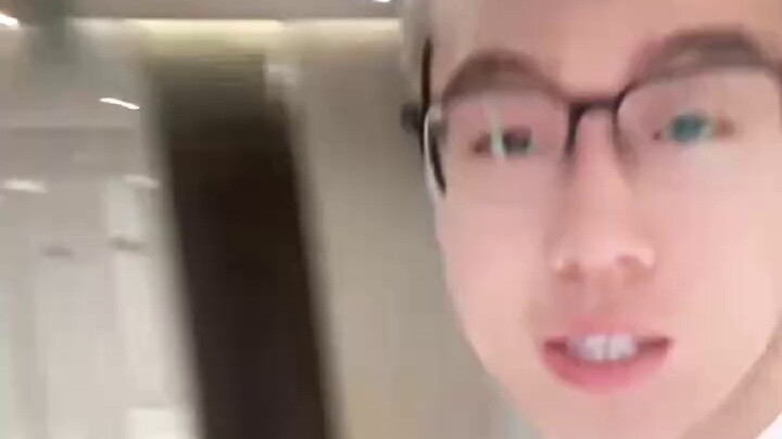 เฉินเจ๋ออวดหุ่นเด็กไร้ความปรารถนา