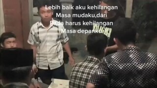 lebih baik aku kehilangan masa mudaku daripada kehilangan masa depanku