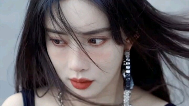 “孟子义颜值这么好看，居然都不算95的四美小花？！！！”