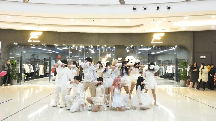 【Roadshow】WJSN's 8th Anniversary All Members Reunited to Dance "It's a Secret"? ! ? It's a Secret - 
