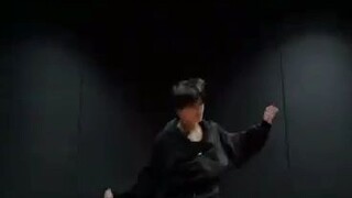 Jungwon dancing