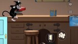 Tom and Jerry Mobile Game: The black cat was mocked by several mice at the beginning, but after a fe