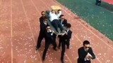 Shocked: Students from No. 1 Middle School in Hefei performed black coffin-carrying ceremony in publ