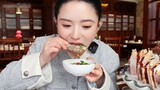 4.900 yuan untuk menikmati hot pot dengan bahan-bahan berkualitas tinggi, kepiting raja, dan hot pot