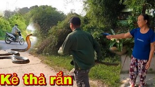 Phát Hiện Kẻ Lạ Mặt Thả Rắn Vào Nhà Bà Lão Mẹ Con Đi Chăn Trâu Thuê | Đại 87 Săn Bắt Vùng Cao