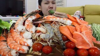 ตำทะเลรวมกุ้งสะดุ้ง กุ้งสด แซลมอน แกล้มมะระ แซ่บคึเก่าจ้า