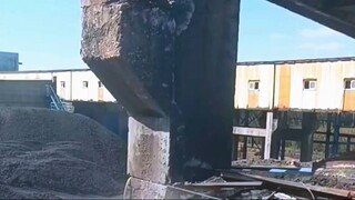 A rope saw cut a concrete post- Good tools and machinery make work easy