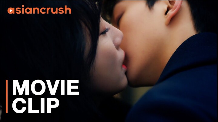 Vampire thinks Song Kang is a real snack 🧛🏻‍♀️ | Korean Movie | Beautiful Vampire