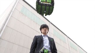 Previous Kachidoki (Gaim's first transformation into Kachidoki) vs. Current Kachidoki (Director)