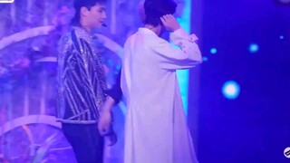 [Yijia markson] Saya sangat suka sentuhan di belakang leher saya