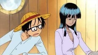 MOMEN LUFFY TERTARIK PADA BUKU PUNYA ROBIN