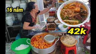 Quán Bún Riêu 16 năm vừa dọn ra đã đông nghẹt khách, chỉ bán 4 tiếng ở Sài Gòn