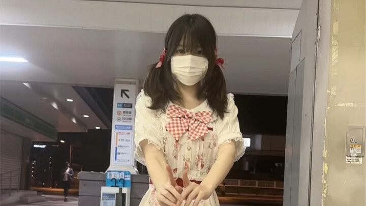 It seems that the sugar flower has a talent for dancing. After watching it for ten minutes, you can 