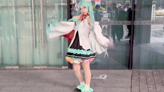 มันไม่ใช่มอดขนาดใหญ่กระพือปีก! Hatsune World เปิดตำนาน~