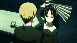 Shinomiya Kaguya: "It's time for Secretary Fujiwara's fan to hit you."