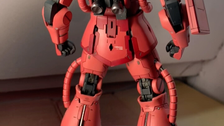 Primary school students secretly made MG Zaku at home.