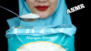 ASMR RAW RICE EATING|MAKAN BERAS DI KARUNG PLASTIK PAKE CENTONG |MAKAN BERAS MENTAH |ASMR INDONESIA