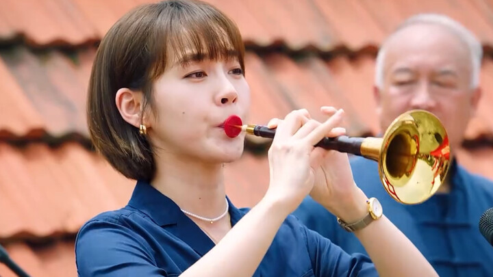 Người chơi kèn suona thường chỉ huy kèn suona tại các đám cưới và đám tang, và bị ù tai khi lên sân 