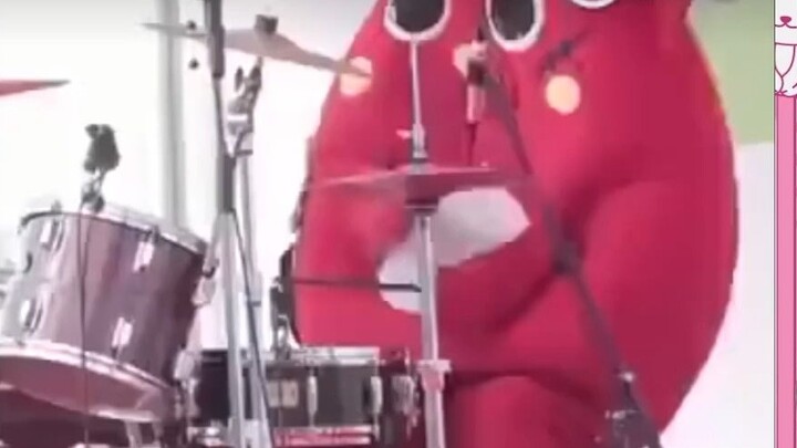 V Jepang yang tahu banyak tentang meme menulis, "Ketika seorang penabuh drum rock harus mengiringi l