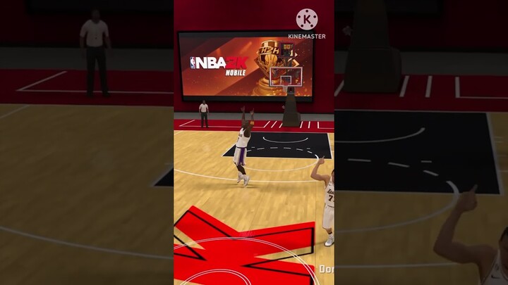 1.5 second left 😳!  NBA 2k mobile #shots #basketball