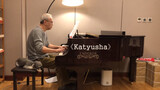 Chơi piano bài "Katusha"