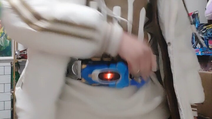 《 超 雄 把 玩 》
