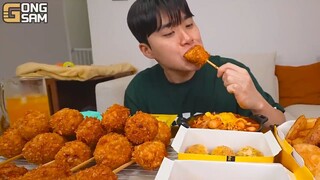 Mukbang Ayam Goreng Renyah, Mie Pedas, dan Bola Keju... Yummy 😋 Yt GONGSAM TABLE