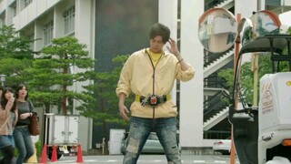 Take a look at the reactions of normal people who suddenly transformed into Kamen Rider