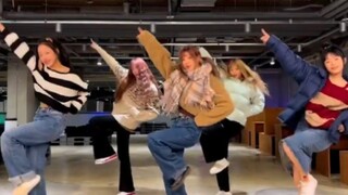 NewJeans "Tell me" điệu nhảy phiên bản giản dị Giáng sinh