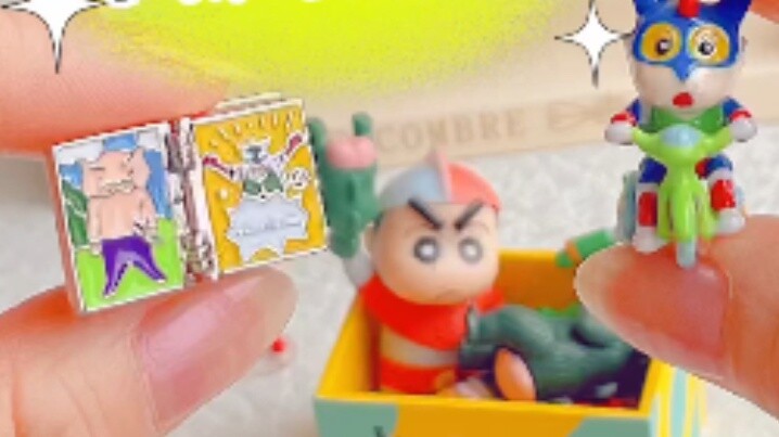 Wear Crayon Shin-chan's toy box on your hand