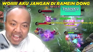 WOI AKU JANGAN DI RAMEIN DONG !!! SATU SATU LAHHHH AGHHHH !!!