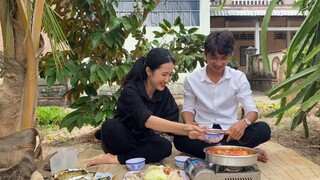 ẨM THỰC CÔ VY NẤU MÌ CAY MỜI BẠN Ở XA GHÉ THĂM NHÀ | Ẩm Thực Cô Vy