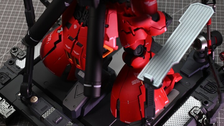 EW imitation dismantling craftsman sand table + RG Sazabi spray finished product