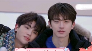 Huang Minghao never left Lin Yi's shoulders