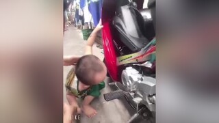 có thần con xứng đáng đồng tiền 😂😂😂tiktok xuhuong LearnOnTikTok vuive cuoibebung sonhomang 🙏🙏🙏