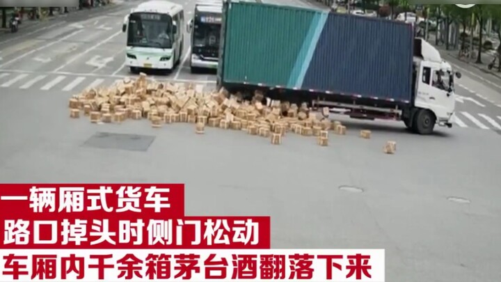 The driver who overturned 1,500 boxes of Maotai crashed: 10,000 per box, I can’t afford to pay