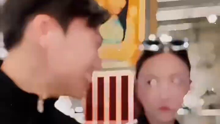 "Tình yêu của anh dành cho em vang vọng khắp các con sông và hồ nước"