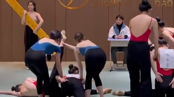 Dance version of the case of the beheading of a beauty