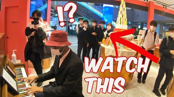 French Polyglot SHOCKS ENTIRE TOKYO Mall, Onlooker Joins him for Epic Piano Duo