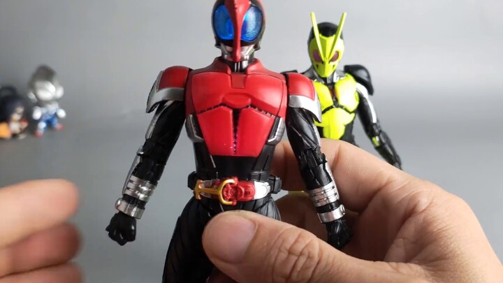 The Kamen Rider, which costs only about 30 yuan, is luminous and movable. In fact, it can be very fl