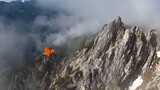Video wingsuit flying pertama dari awan