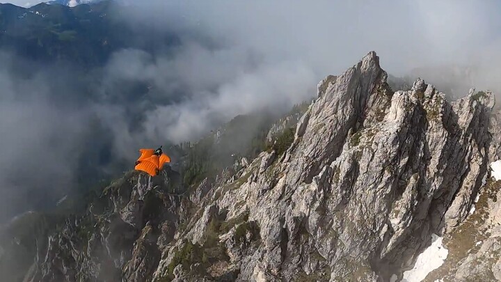 พาคุณโบยบินไปกับกีฬาสุดเอ็กซ์ตรีม Wingsuit flying 