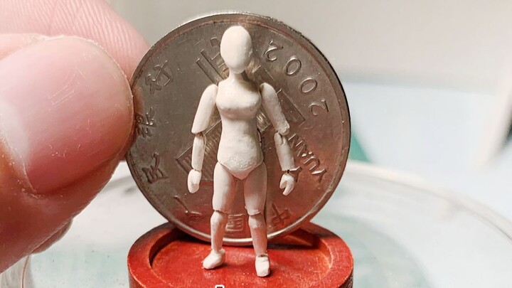 Use chalk to carve a coin-sized body