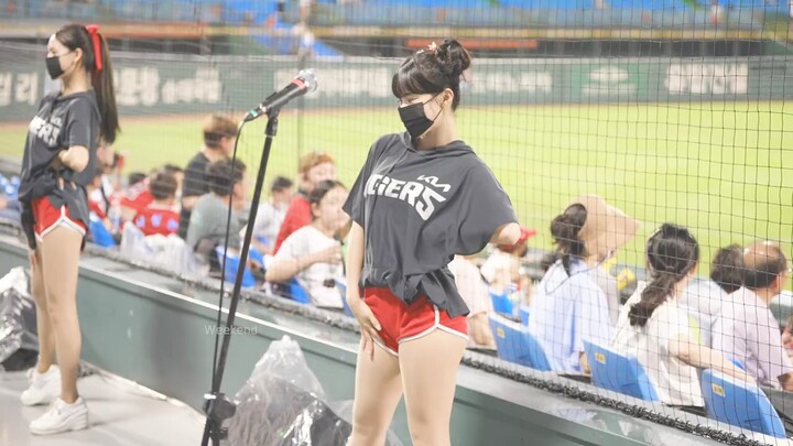 韩国啦啦队现场热舞