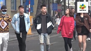 Troll Cầm Ví Người Lạ #Prank