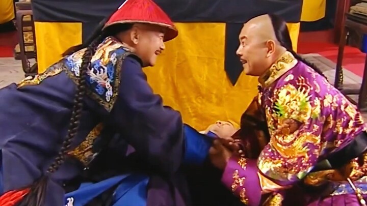 Ji Xiaolan hanged himself in front of Emperor Qianlong. Heshen immediately tried to pull him down.