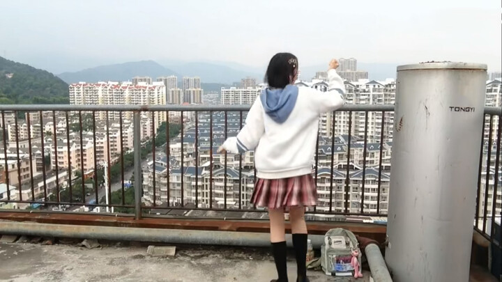 【Dance Cover】15-year-old Girl Dancing On the Rooftop