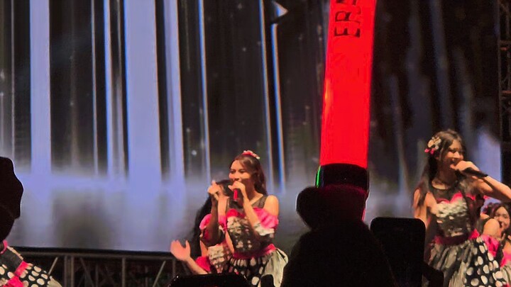 HEAVY ROTATION JKT 48