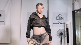 随机迷倒一位女大学生（
